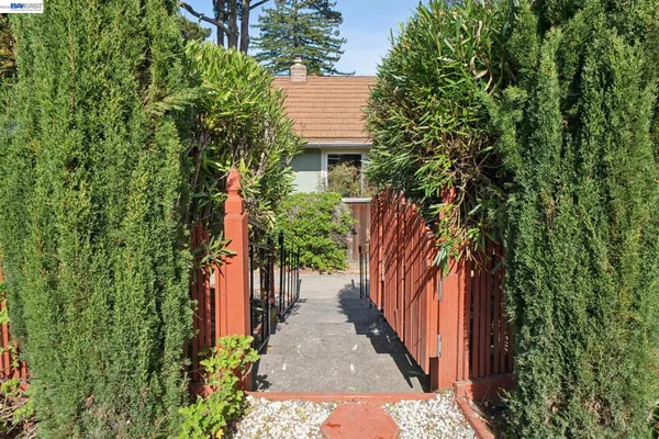 $1,150,888 | 13048 Brookpark Road, Oakland, CA 94619