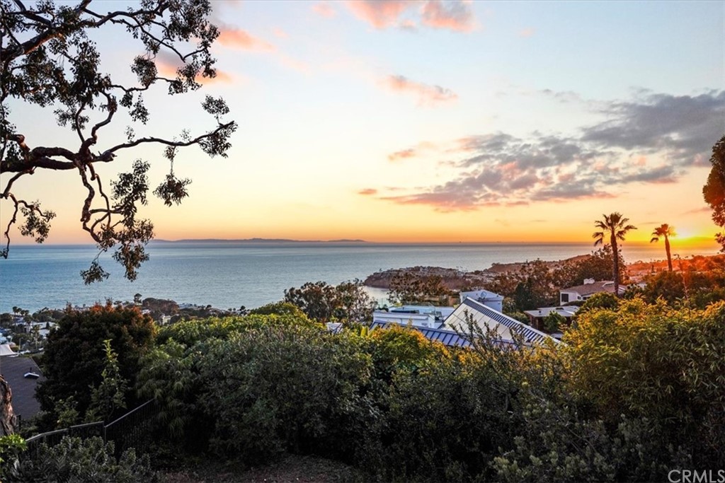 595 Windsor Place Laguna Beach, CA 92651 - Photo 1 of 26 a view of a city