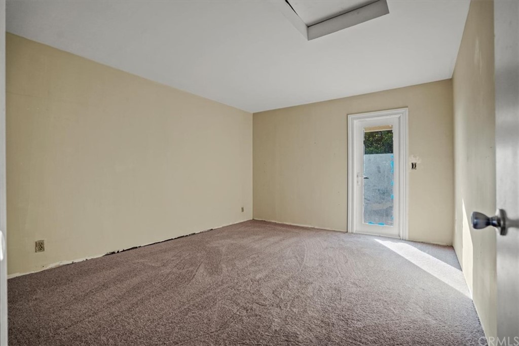 595 Windsor Place Laguna Beach, CA 92651 - Photo 14 of 26 an empty room with closet area