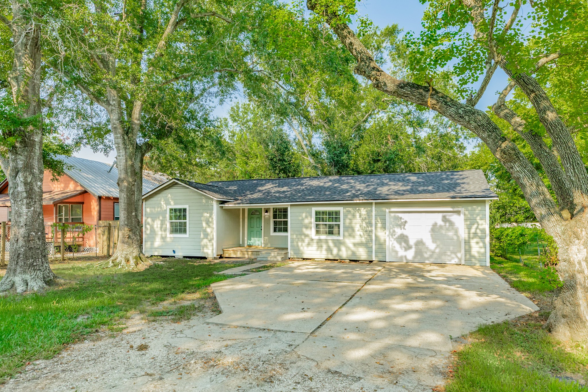 840 South Morgan Street Angleton, TX 77515 - Photo 2 of 28 a front view of a house with a garden