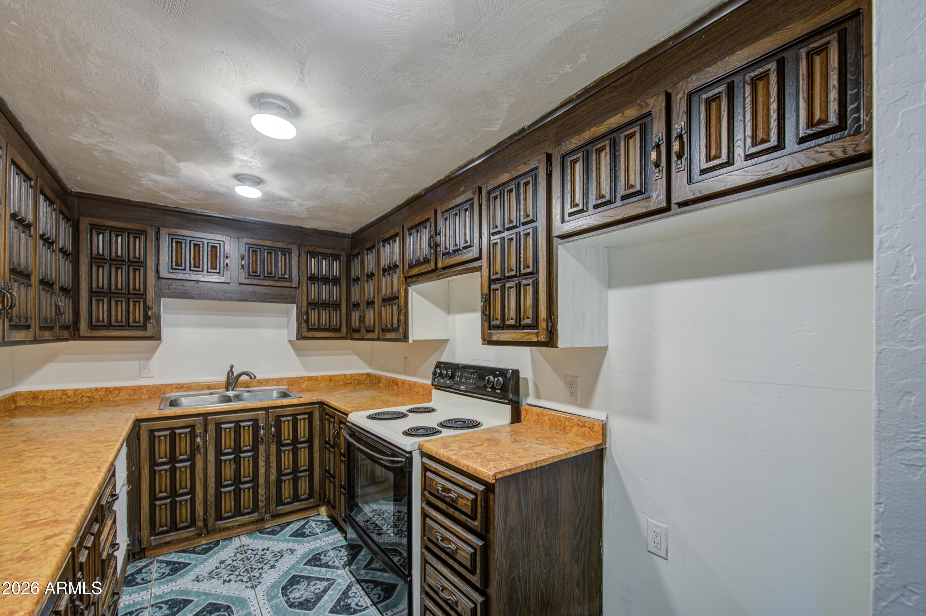 3204 West Monte Vista Road Phoenix, AZ 85009 - Photo 17 of 42 Kitchen 3