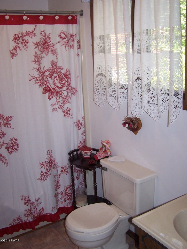 2047 Roamingwood Road Lake Ariel, PA 18436 - Photo 32 of 36 Gallery Image 32