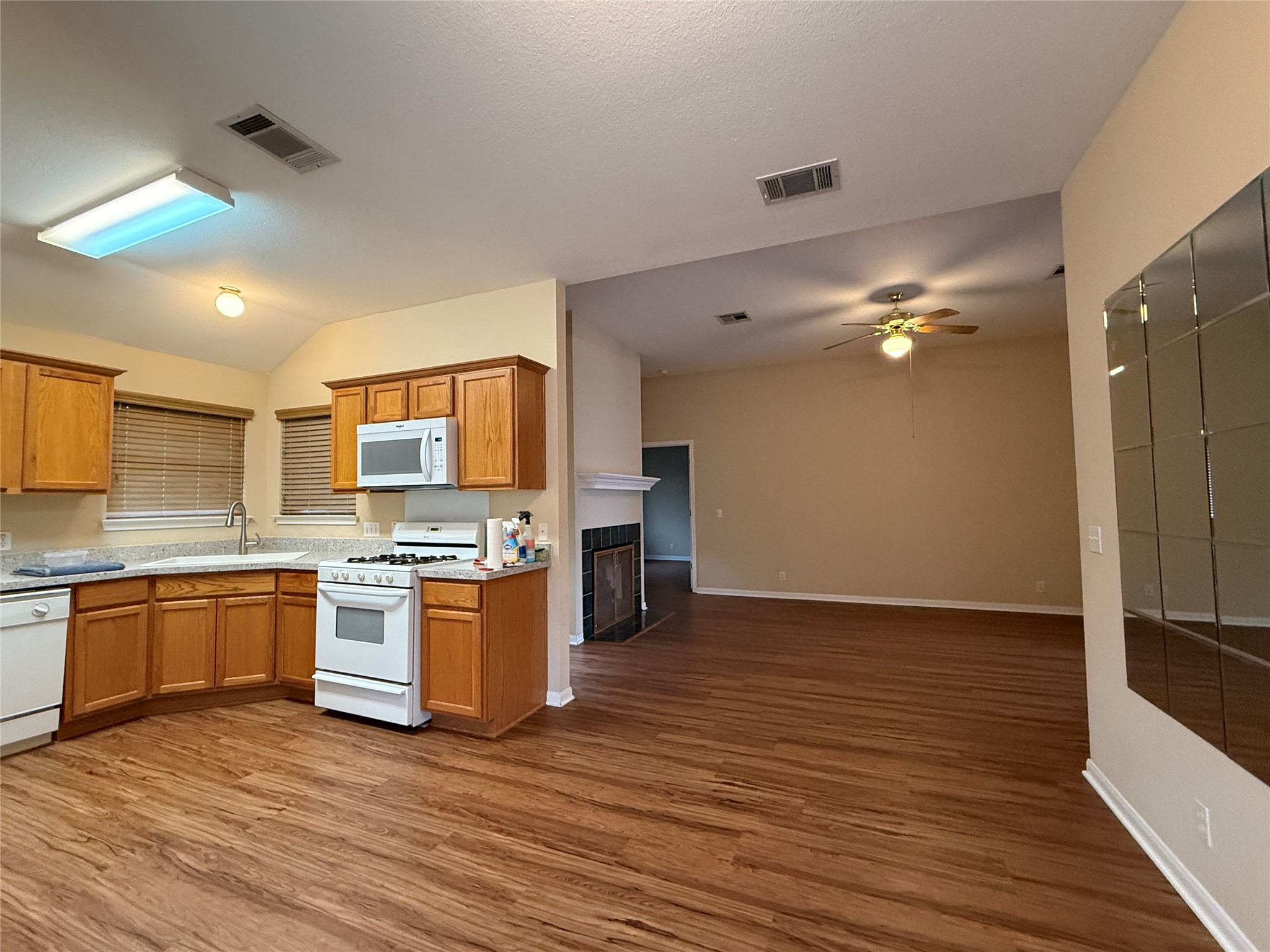 25 Azalea Drive Georgetown, TX 78626 - Photo 7 of 29