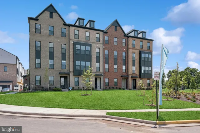 $694,999 | 14930 Deco Circle, Chantilly, VA 20151