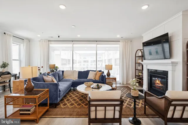 $694,999 | 14930 Deco Circle, Chantilly, VA 20151