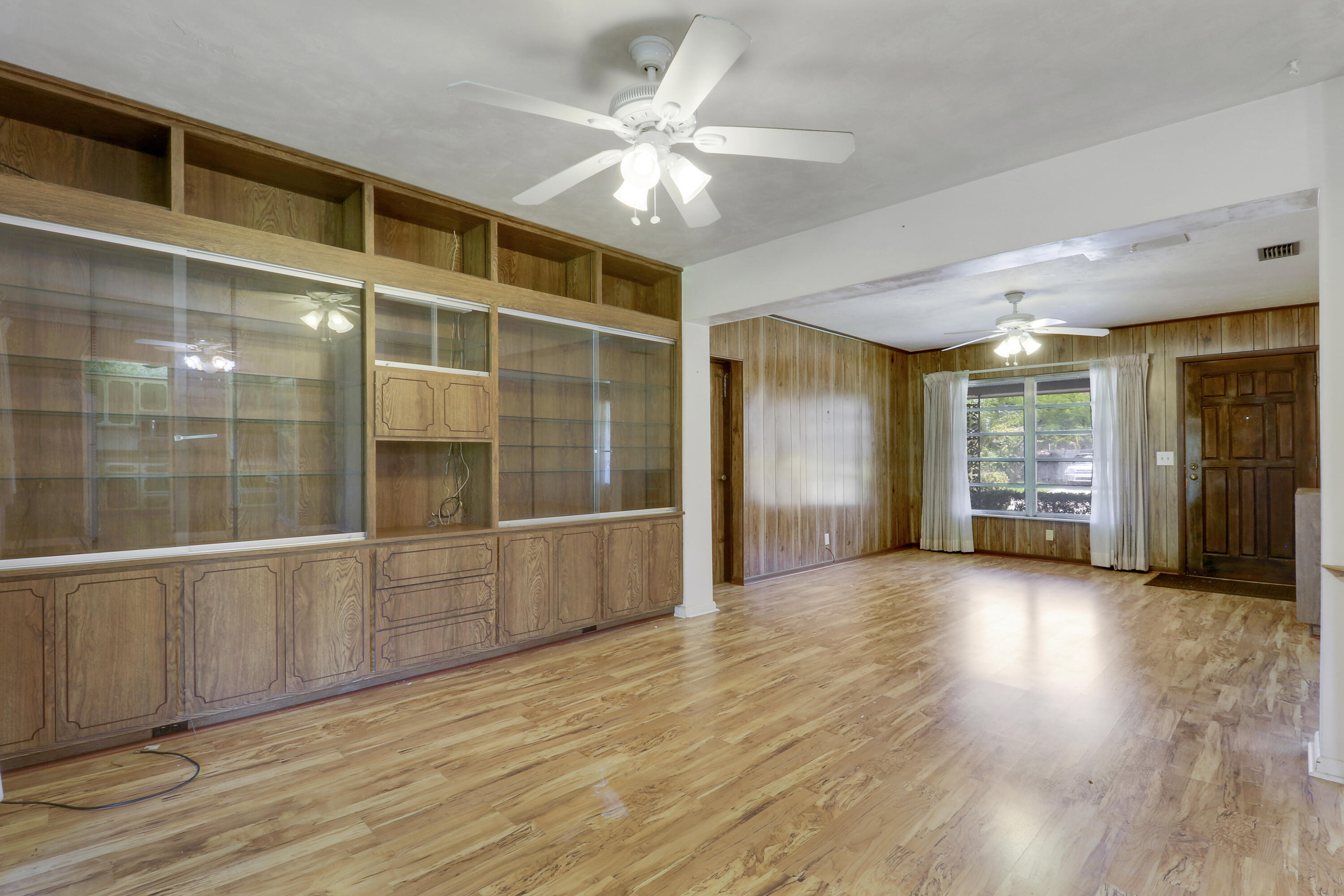 314 3rd Street Jupiter, FL 33458 - Photo 10 of 19 FAMILY/FRONT ROOM