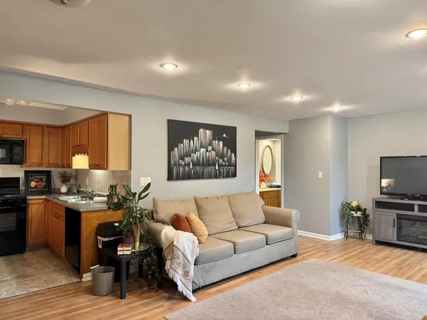 $219,000 | 1787 West Algonquin Road, Unit 2A, Mount Prospect, IL 60056