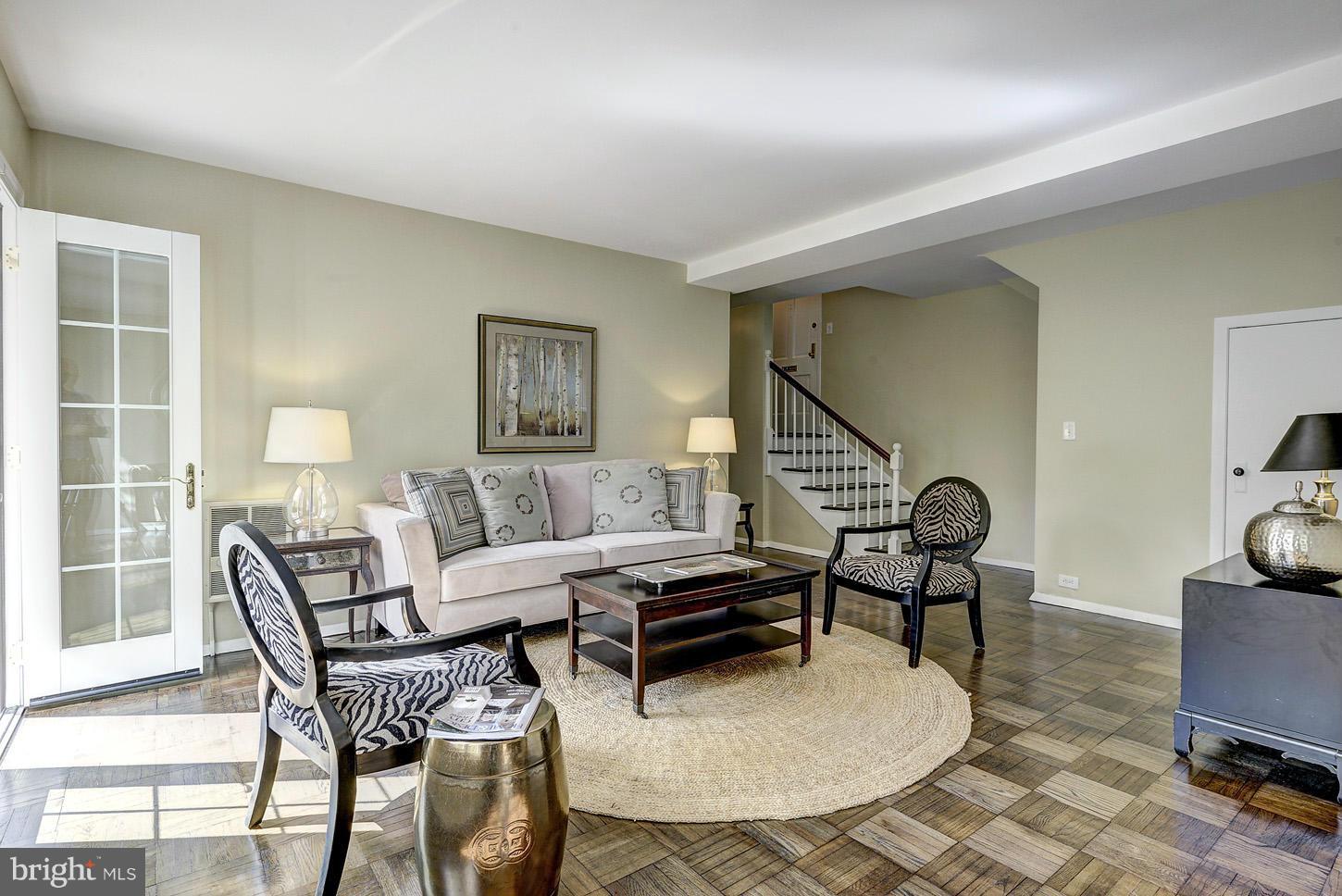 1729 Preston Road Alexandria, VA 22302 - Photo 5 of 25 Living Room