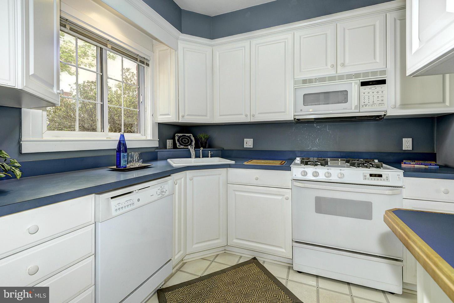 1729 Preston Road Alexandria, VA 22302 - Photo 8 of 25 Kitchen
