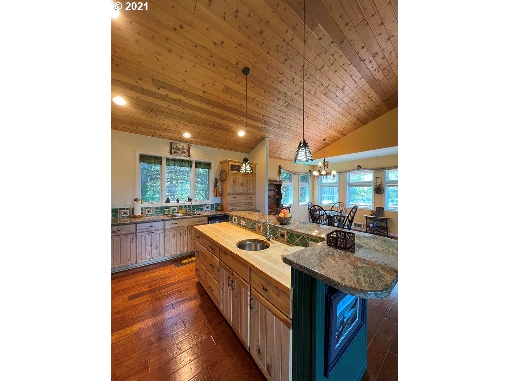 33555 Ophir Road Gold Beach, OR 97444 - Photo 8 of 26