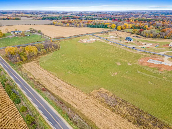 $639,900 | 390 Candy Ln River Falls, River Falls, WI 54022