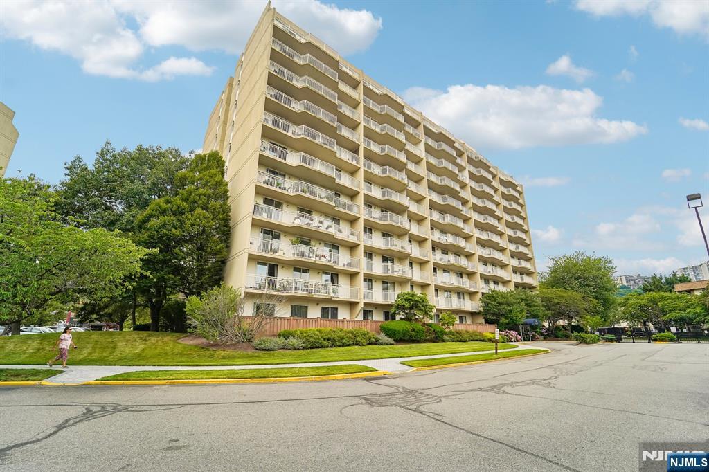 1077 River Road, Unit 903 Edgewater, NJ 07020 - Photo 32 of 37