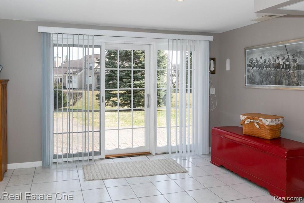 1859 Dunham Drive, Unit 79 Rochester, MI 48306 - Photo 18 of 22 1859DunhamDr-40.jpg