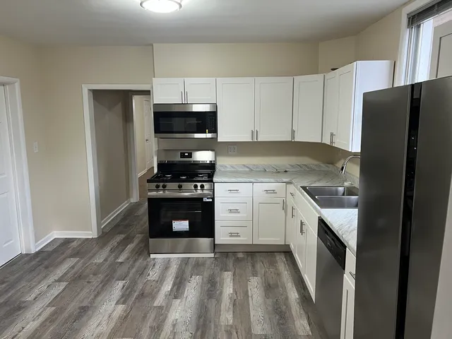 $2,100 | 3122 Oak Park Avenue, Unit 2, Berwyn, IL 60402