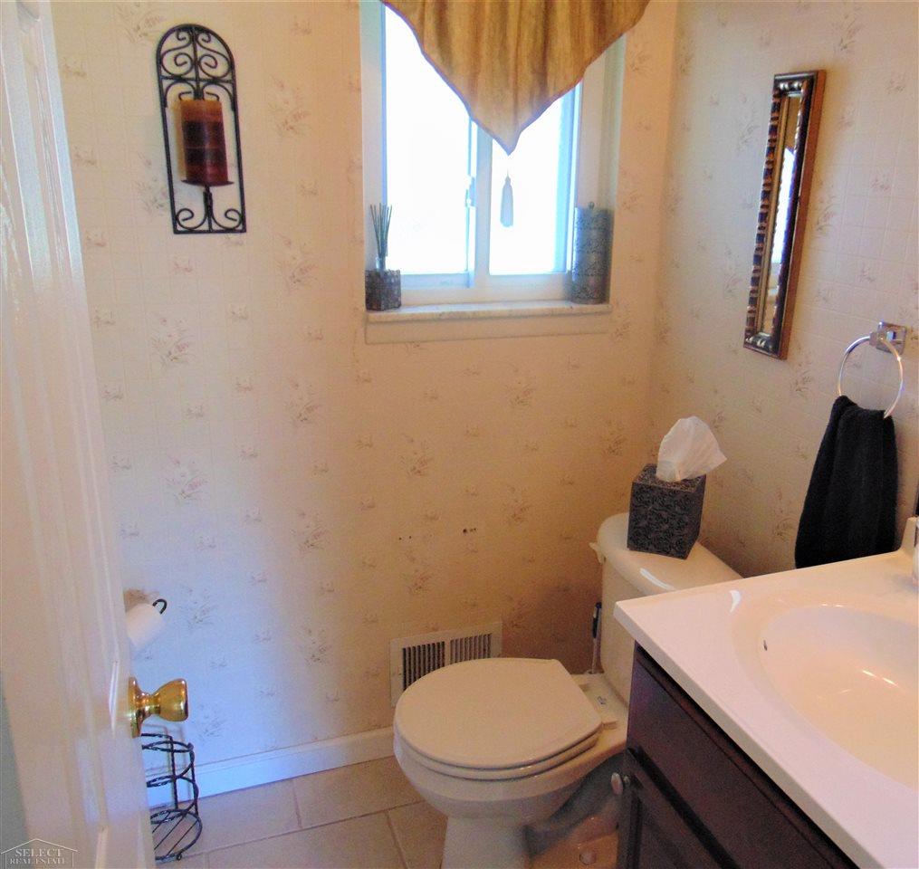 35397 Bobcean Road Clinton Township, MI 48035 - Photo 35 of 59 31393511-34.JPG