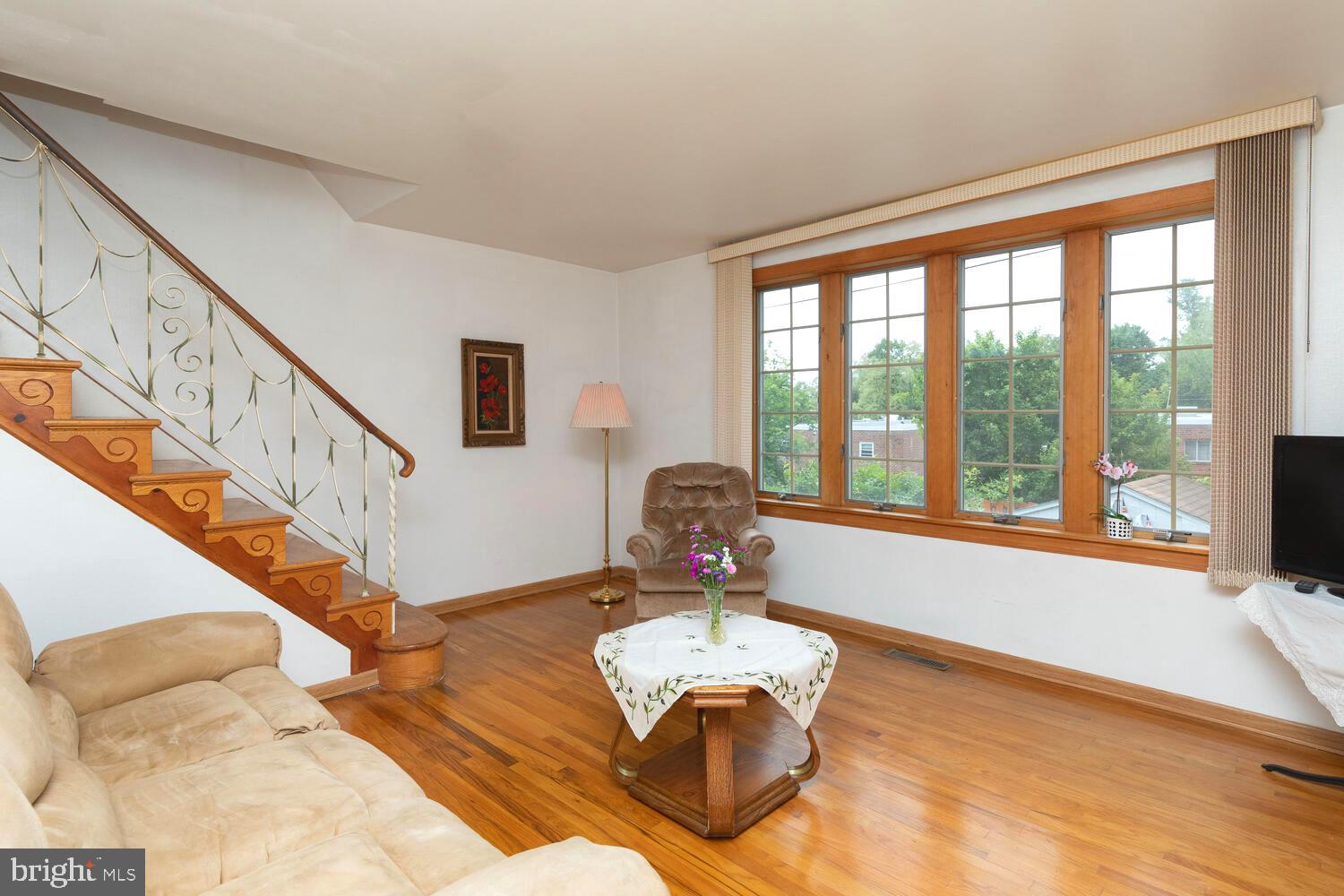 7414 Hill Road Philadelphia, PA 19128 - Photo 15 of 41 Warm Hardwood floors
