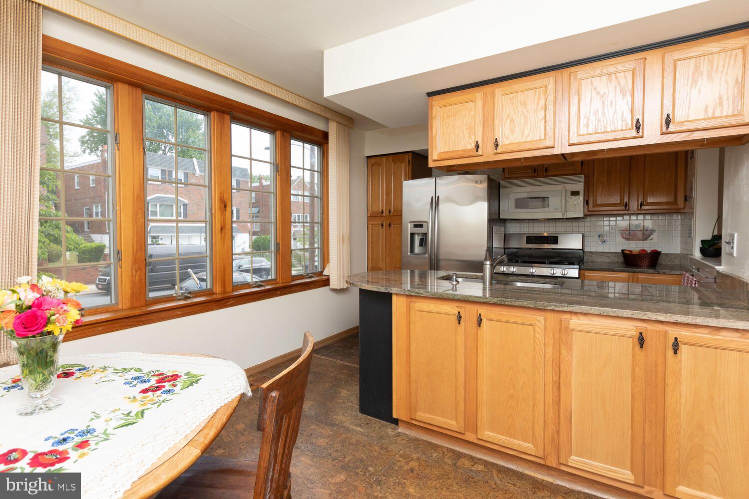 7414 Hill Road Philadelphia, PA 19128 - Photo 4 of 41 Lots of windows!
