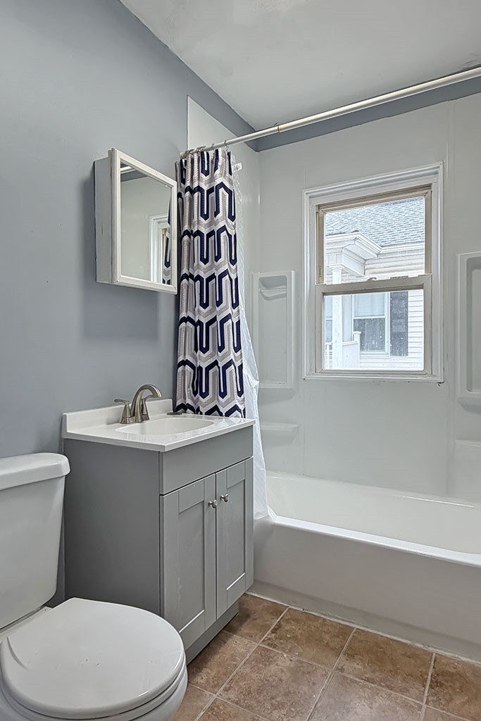 187 Sisson Street Pawtucket, RI 02860 - Photo 17 of 48 2nd Floor
