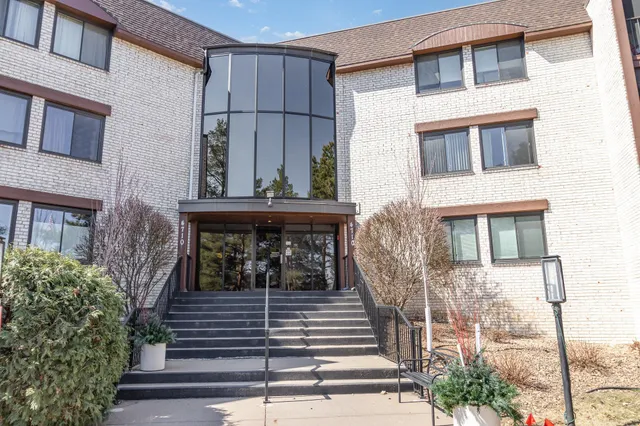 $124,900 | 4710 58th Avenue North, Unit 319, Crystal, MN 55429