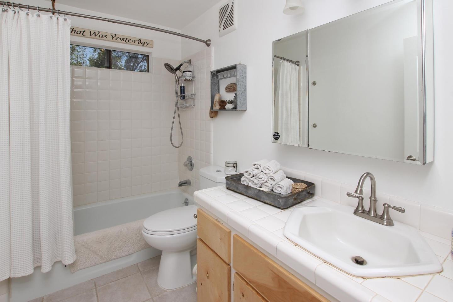 612 Valencia Road Aptos, CA 95003 - Photo 16 of 22 Gallery Image 16