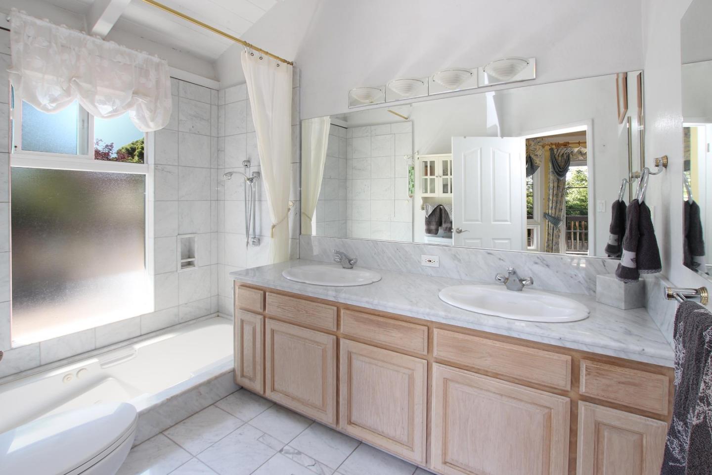 612 Valencia Road Aptos, CA 95003 - Photo 17 of 22 Gallery Image 17
