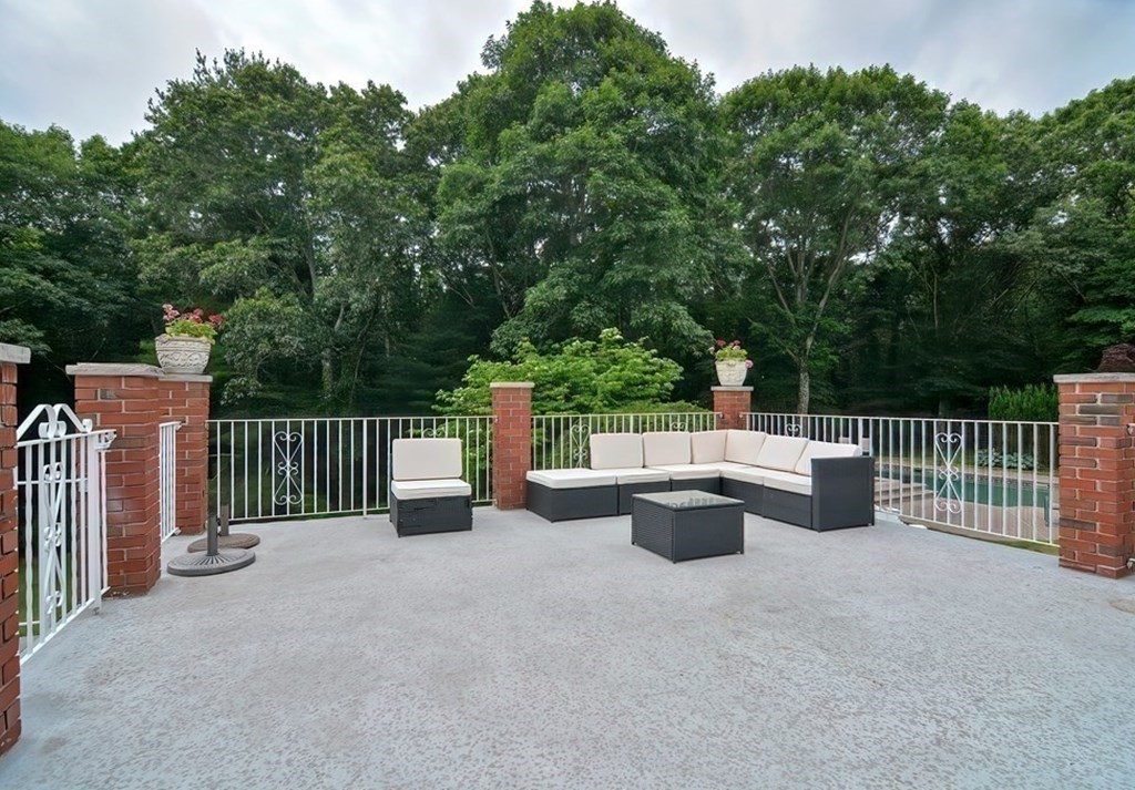 22 Deerhaven Road Lincoln, MA 01773 - Photo 32 of 35