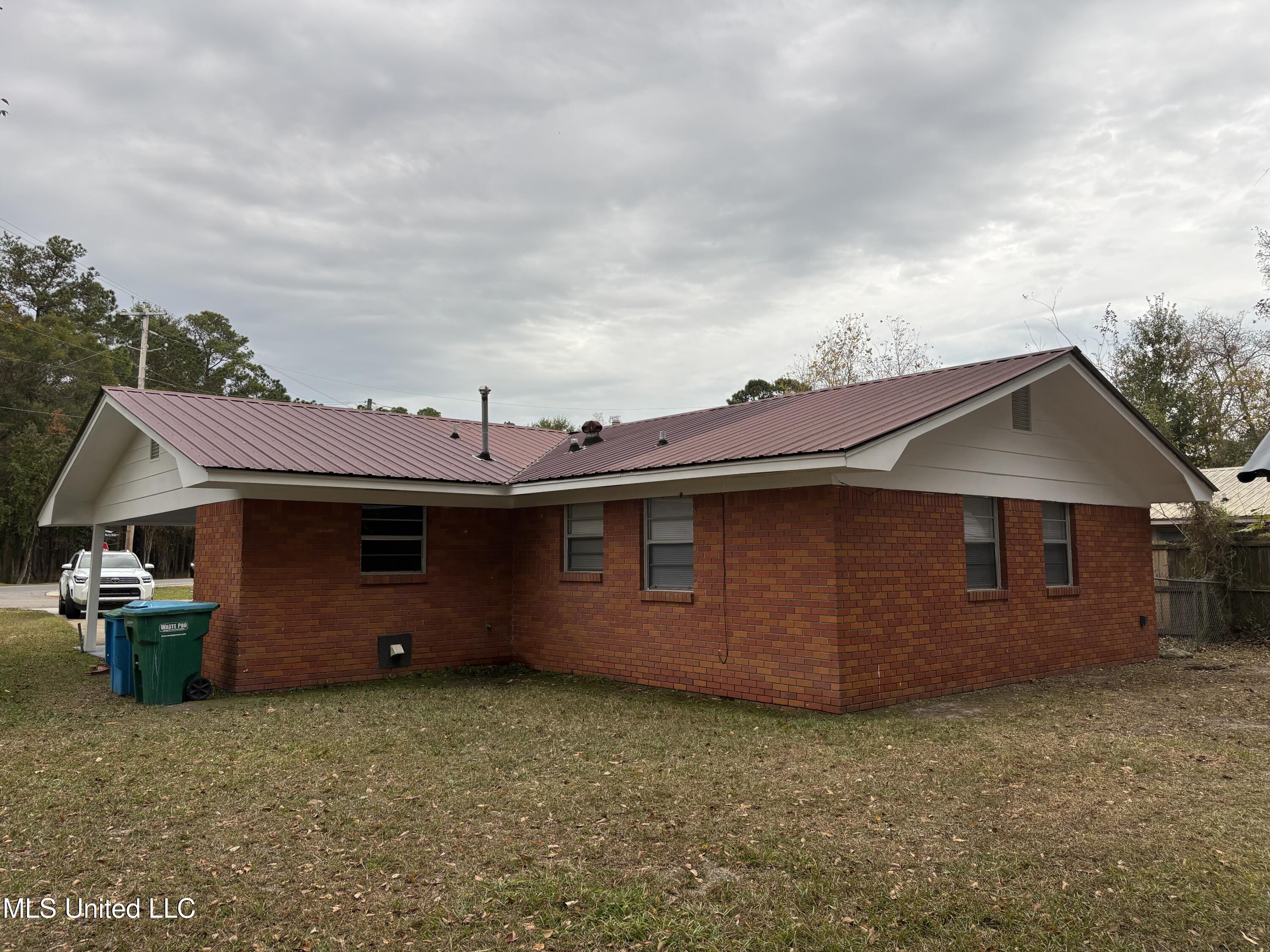 100 Morris Noble Road Ocean Springs, MS 39564 - Photo 2 of 14 IMG_5863