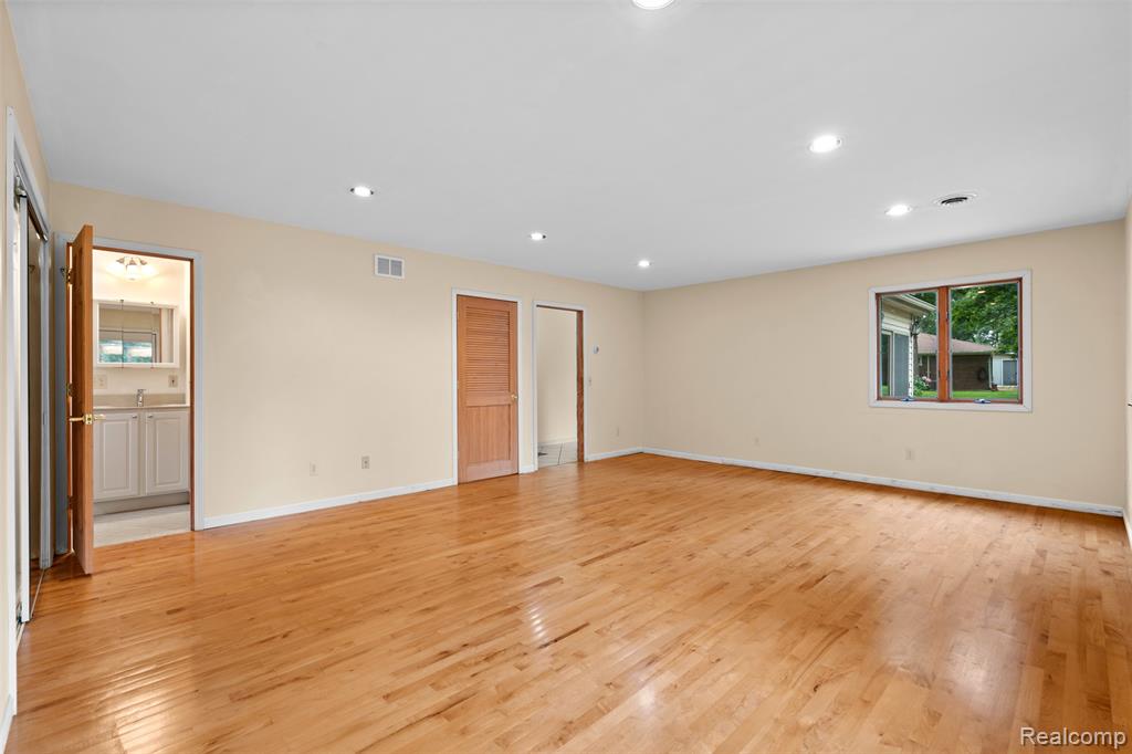 38481 Riverside Drive Clinton Township, MI 48036 - Photo 28 of 49 Gallery Image 28