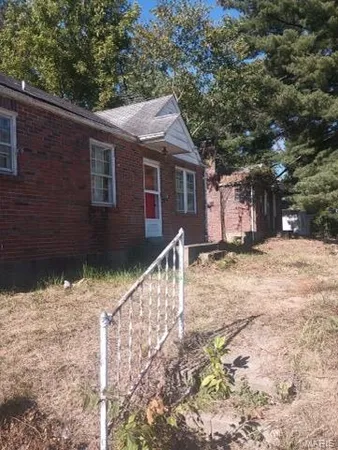 $60,000 | 826 Walters Drive, Ferguson, MO 63135