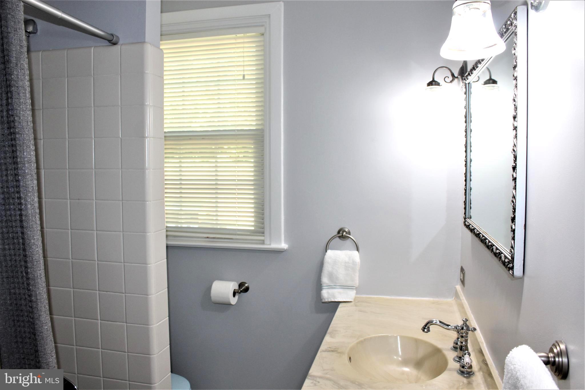533 Fox Road Glenside, PA 19038 - Photo 18 of 30 1ST FLOOR FULL BATHROOM