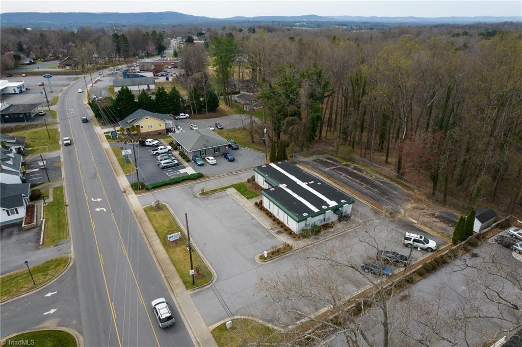 935 Bridge Street Elkin, NC 28621 - Photo 9 of 34 Gallery Image 9