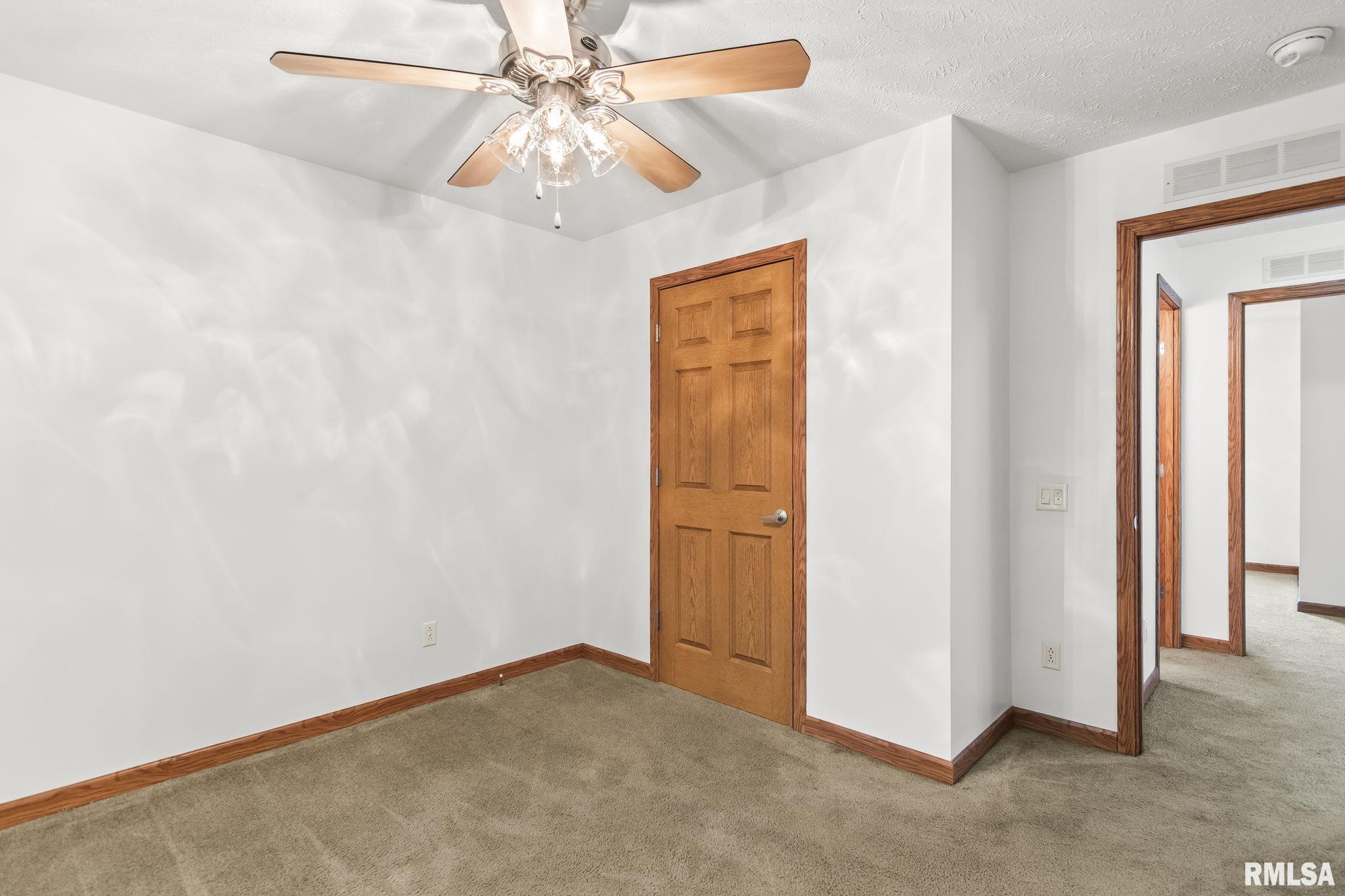 2800 Vía Rosso, Unit 146 Springfield, IL 62703 - Photo 23 of 33