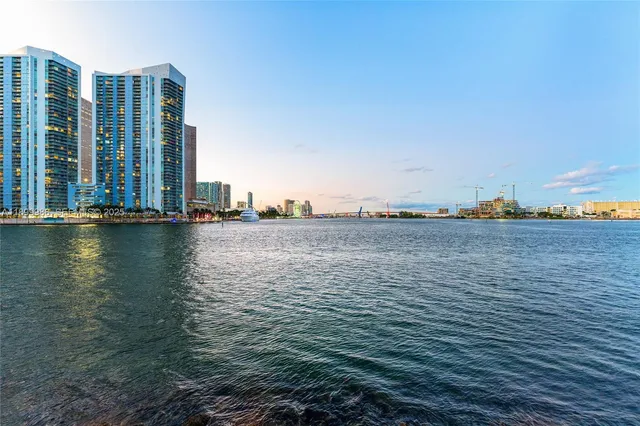 $3,550,000 | 848 Brickell Key Drive, Unit 204, Miami, FL 33131