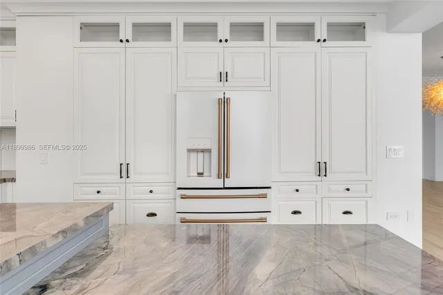 $3,550,000 | 848 Brickell Key Drive, Unit 204, Miami, FL 33131