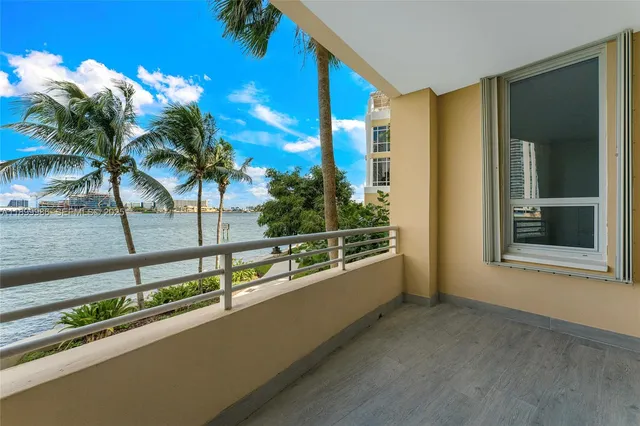 $3,550,000 | 848 Brickell Key Drive, Unit 204, Miami, FL 33131
