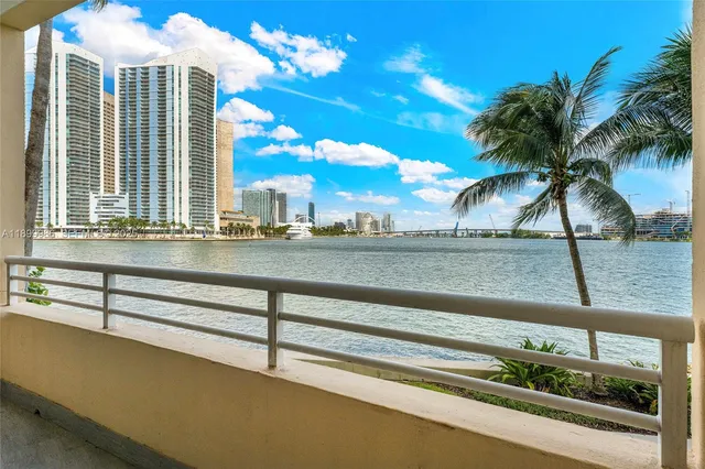 $3,550,000 | 848 Brickell Key Drive, Unit 204, Miami, FL 33131