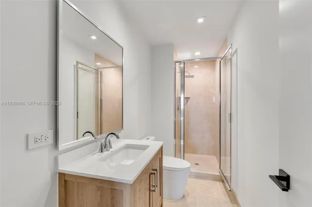 $3,550,000 | 848 Brickell Key Drive, Unit 204, Miami, FL 33131