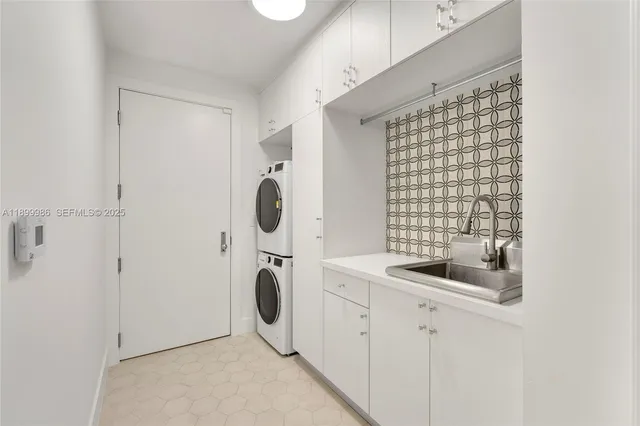 $3,550,000 | 848 Brickell Key Drive, Unit 204, Miami, FL 33131