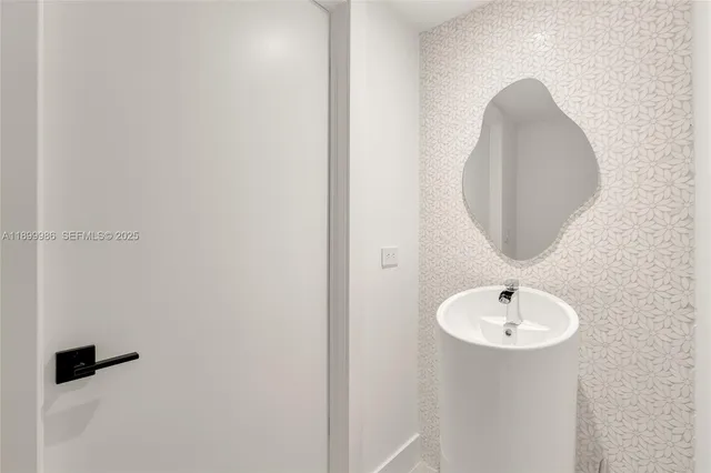 $3,550,000 | 848 Brickell Key Drive, Unit 204, Miami, FL 33131