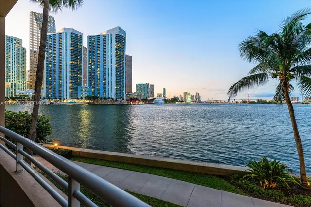 $3,550,000 | 848 Brickell Key Drive, Unit 204, Miami, FL 33131