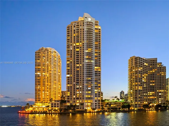 $3,550,000 | 848 Brickell Key Drive, Unit 204, Miami, FL 33131