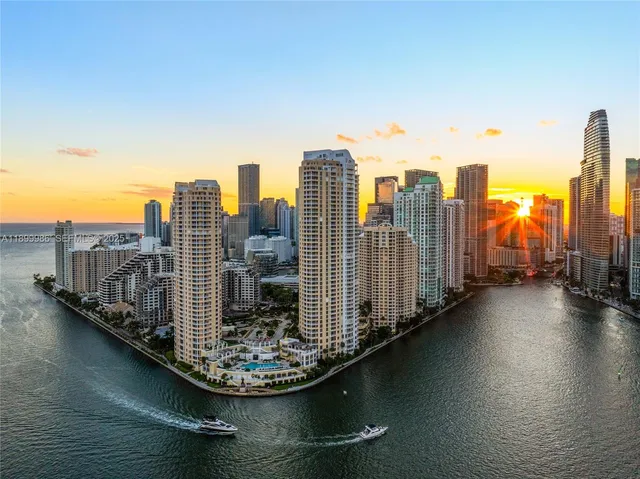 $3,550,000 | 848 Brickell Key Drive, Unit 204, Miami, FL 33131