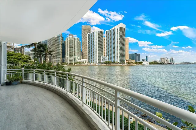 $3,550,000 | 848 Brickell Key Drive, Unit 204, Miami, FL 33131
