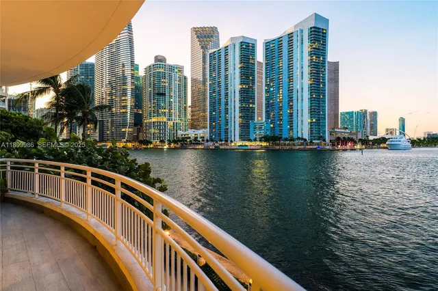 $3,550,000 | 848 Brickell Key Drive, Unit 204, Miami, FL 33131