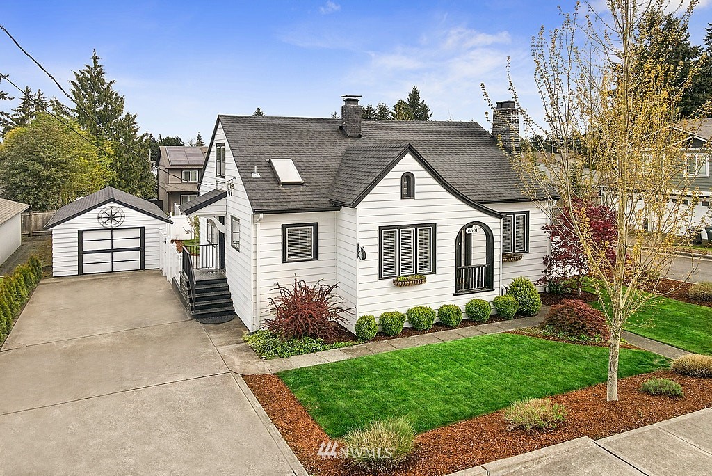 6601 Highland Drive Everett, WA 98203 - Photo 2 of 32 front view of a house with a yard