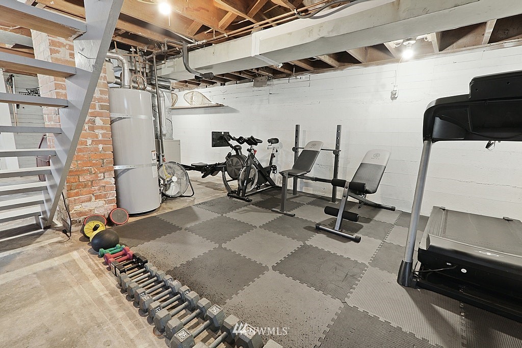 6601 Highland Drive Everett, WA 98203 - Photo 22 of 32 a view of a room with gym equipment