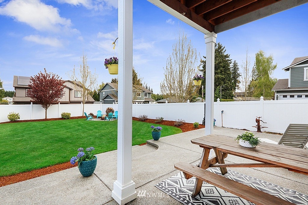 6601 Highland Drive Everett, WA 98203 - Photo 25 of 32 a view of an outdoor sitting space