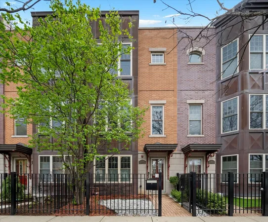 $689,000 | 3449 North Whipple Street, Chicago, IL 60618