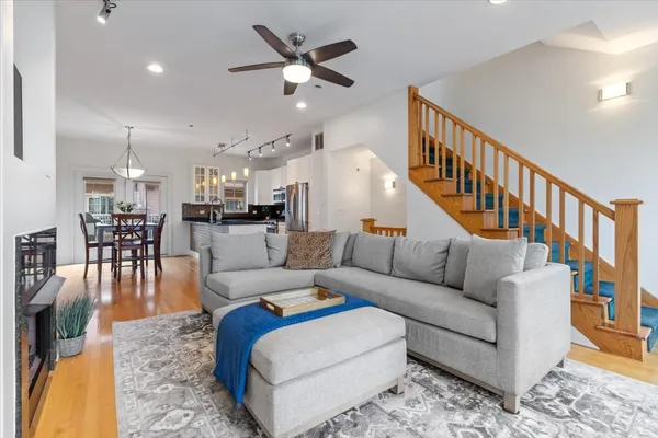 $689,000 | 3449 North Whipple Street, Chicago, IL 60618