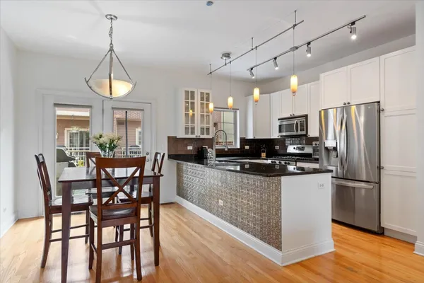 $689,000 | 3449 North Whipple Street, Chicago, IL 60618